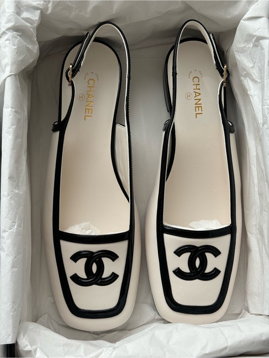 CHANEL Shoes - CHANEL slingback